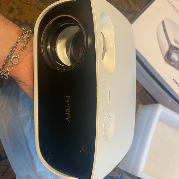 Mini Projector - Picture 6 of 16